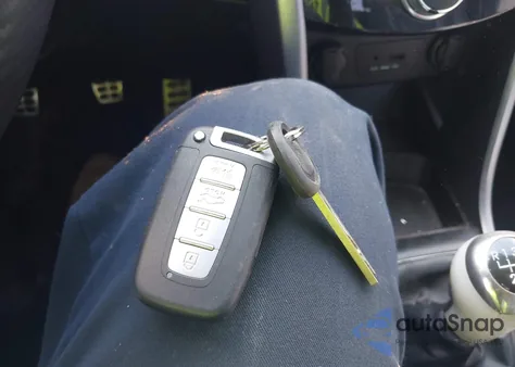 2014 Hyundai Elantra Gt Base W/Blue z USA, uszkodzony, nr VIN KMHD35LH2EU188619